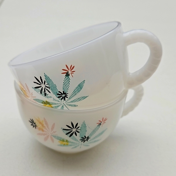 Vintage Mid Century Federal Milk Glass snack plates w/cups - Picture 4 of 4